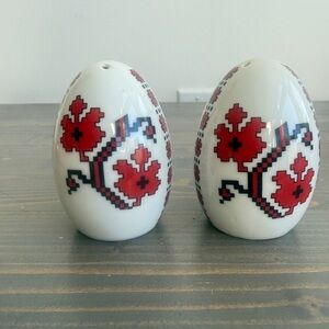 Vintage salt & pepper shakers
